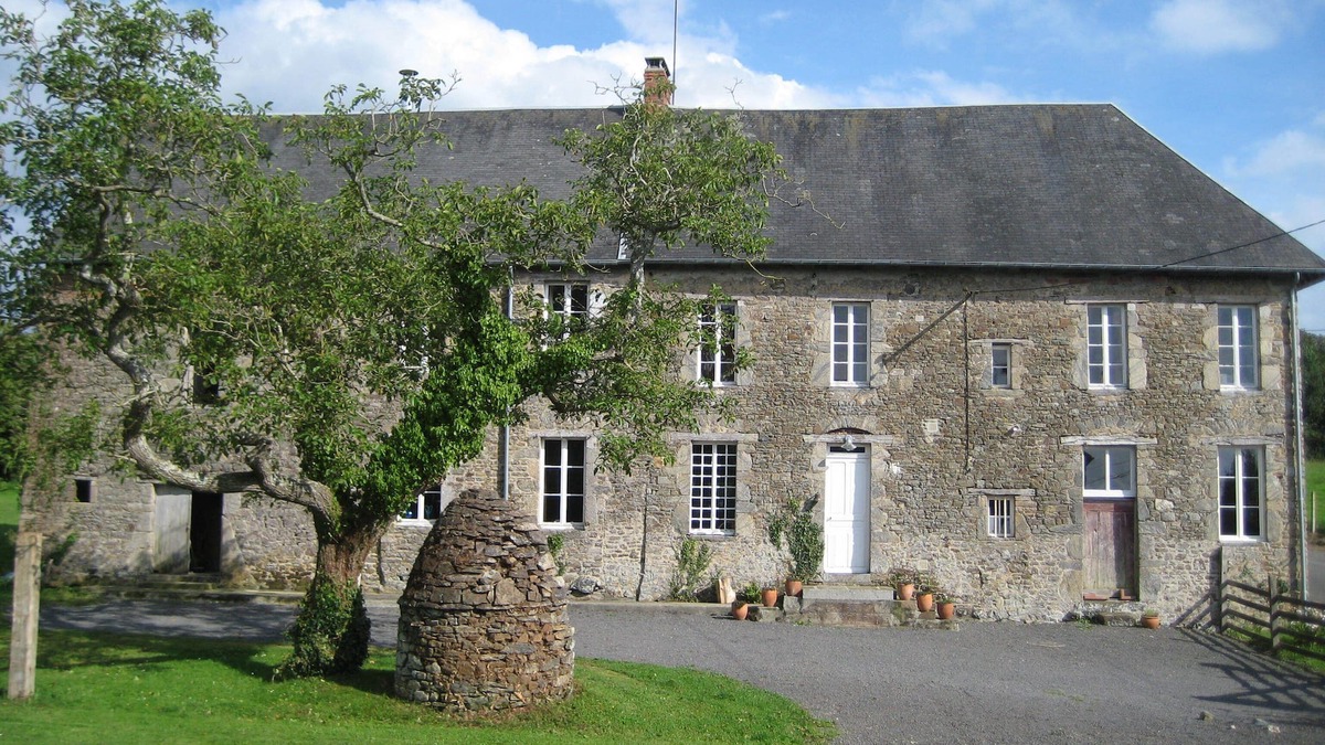 Savigny House | Beautiful C17 Manor House with stunning views