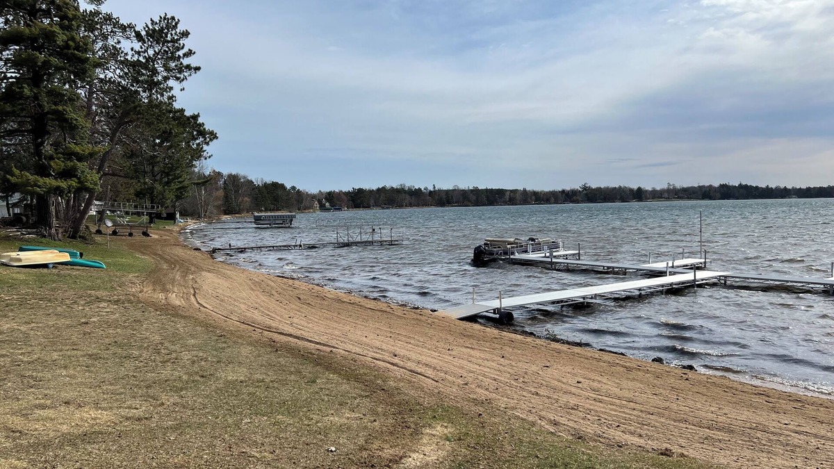 McGregor Cabin | Beautiful Cabin at Round Lake Resort - Brown Cabin
