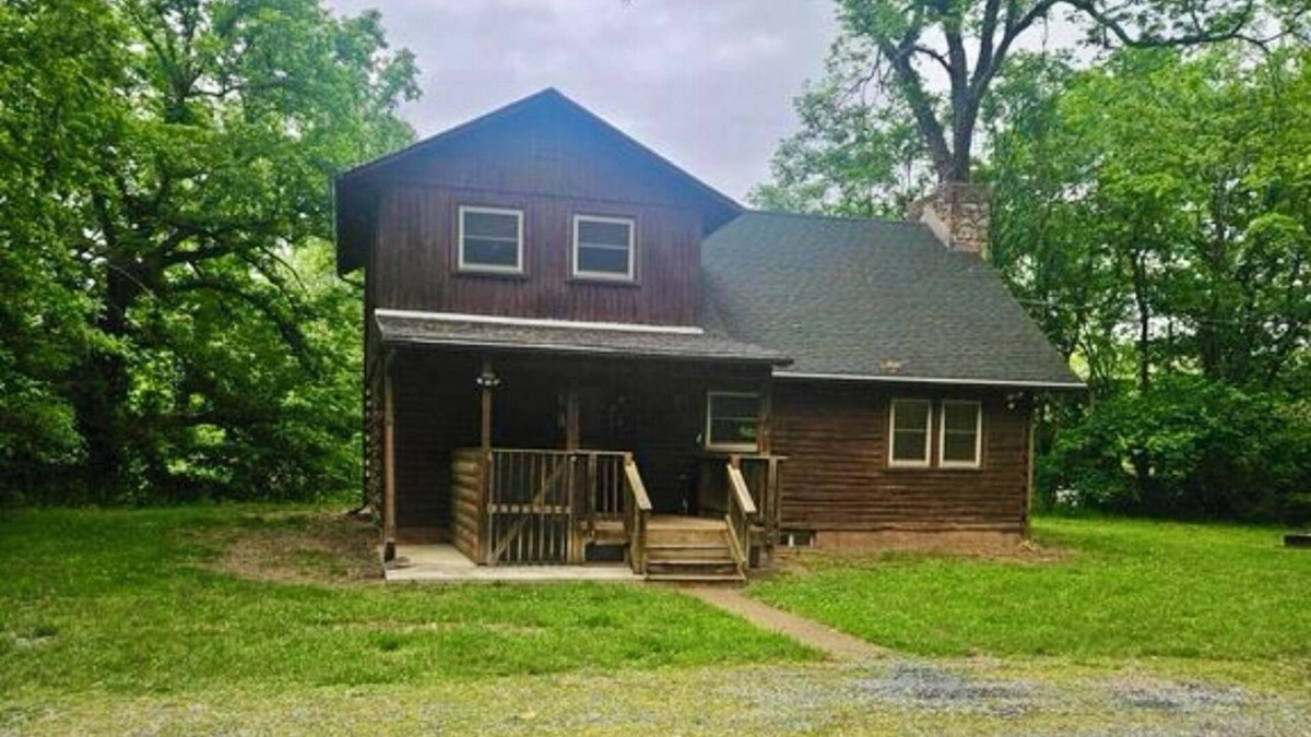 Luray Cabin | Beautiful cabin situated on wooded banks of the Shenandoah River.