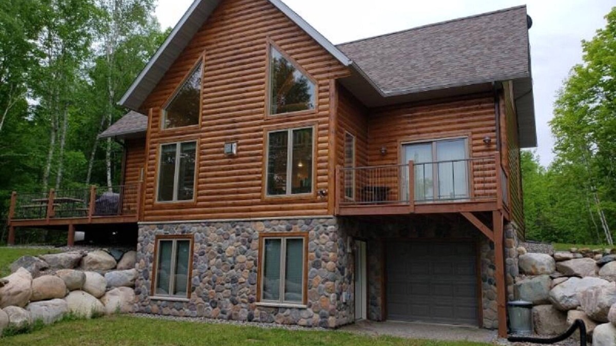 Bigfork Cabin | Beautiful Cabin - Summer or Winter Retreat!