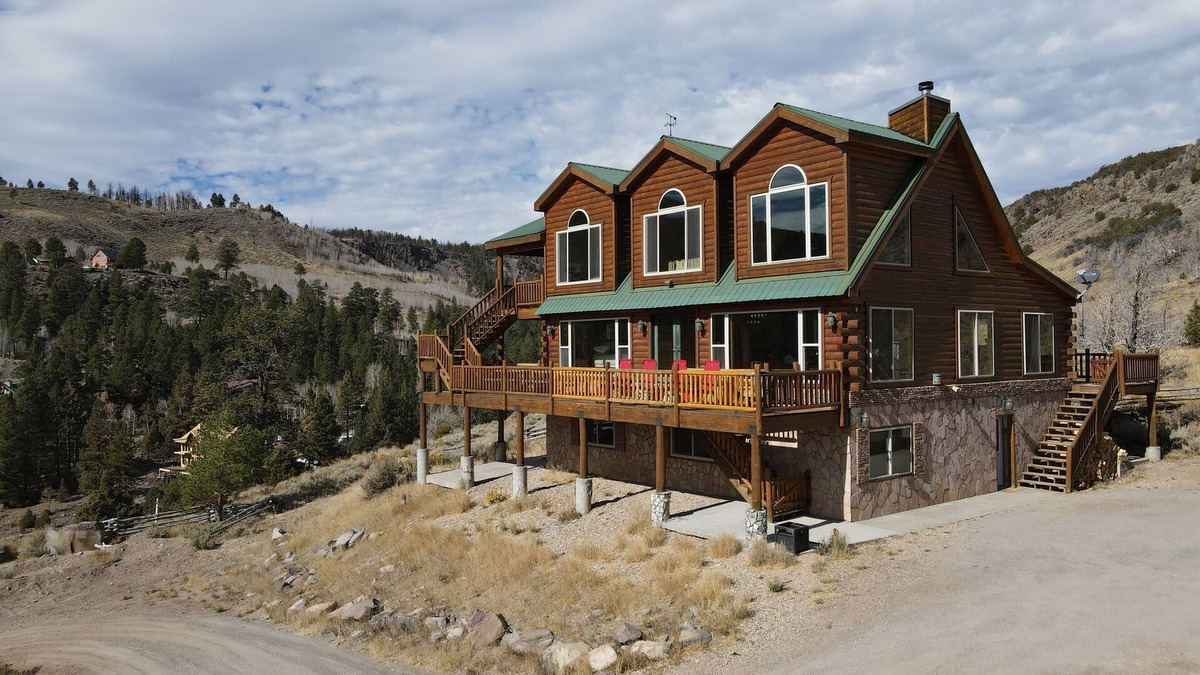 Mammoth Creek House | Beautiful Cabin with Incredible Views of the Lake and Mountains - 2nd to None!