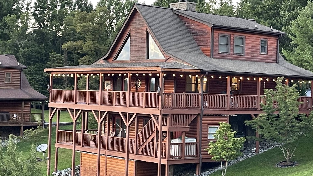 Piney Creek Cabin | Beautiful Cabin with Mountain Views and Access to the New River!