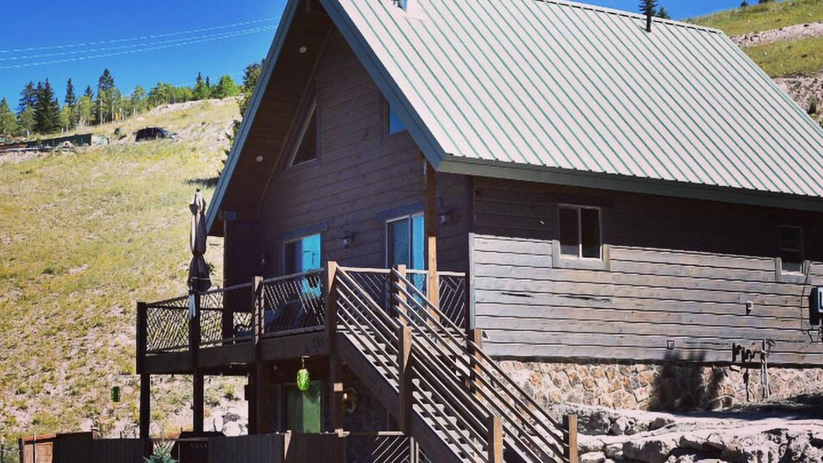 Beaver House | Beautiful cabin with amazing views. By hiking, biking, skiing and trail riding