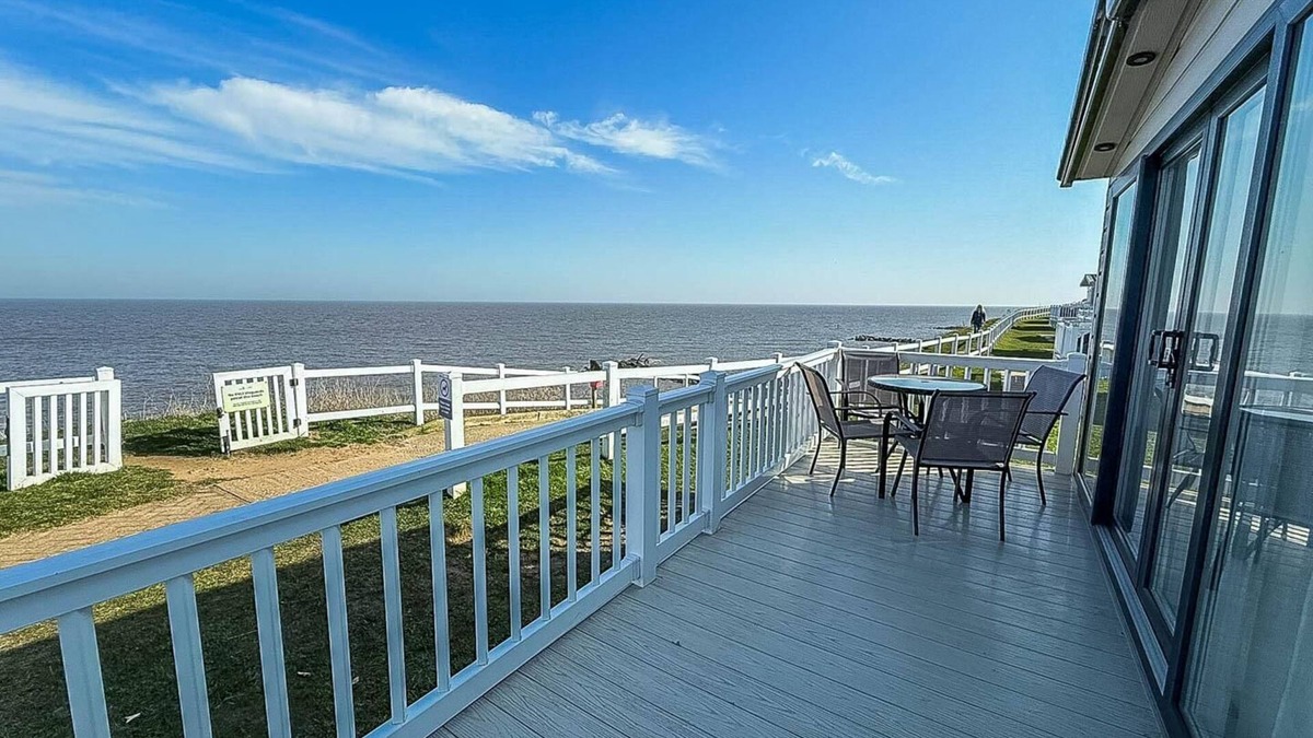 Hopton on Sea House | Beautiful caravan with stunning sea views at Haven Hopton ref 80001H