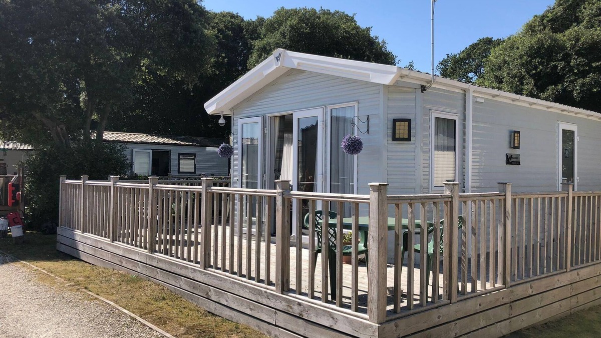 Corton House | Beautiful caravan with decking at Azure Seas ref 32060AZ