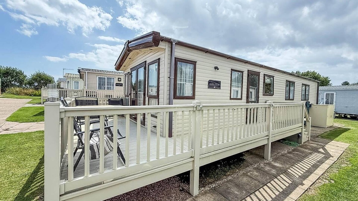Hopton House | Beautiful caravan with free WiFi at Broadland Sands Holiday Park ref 20292BS
