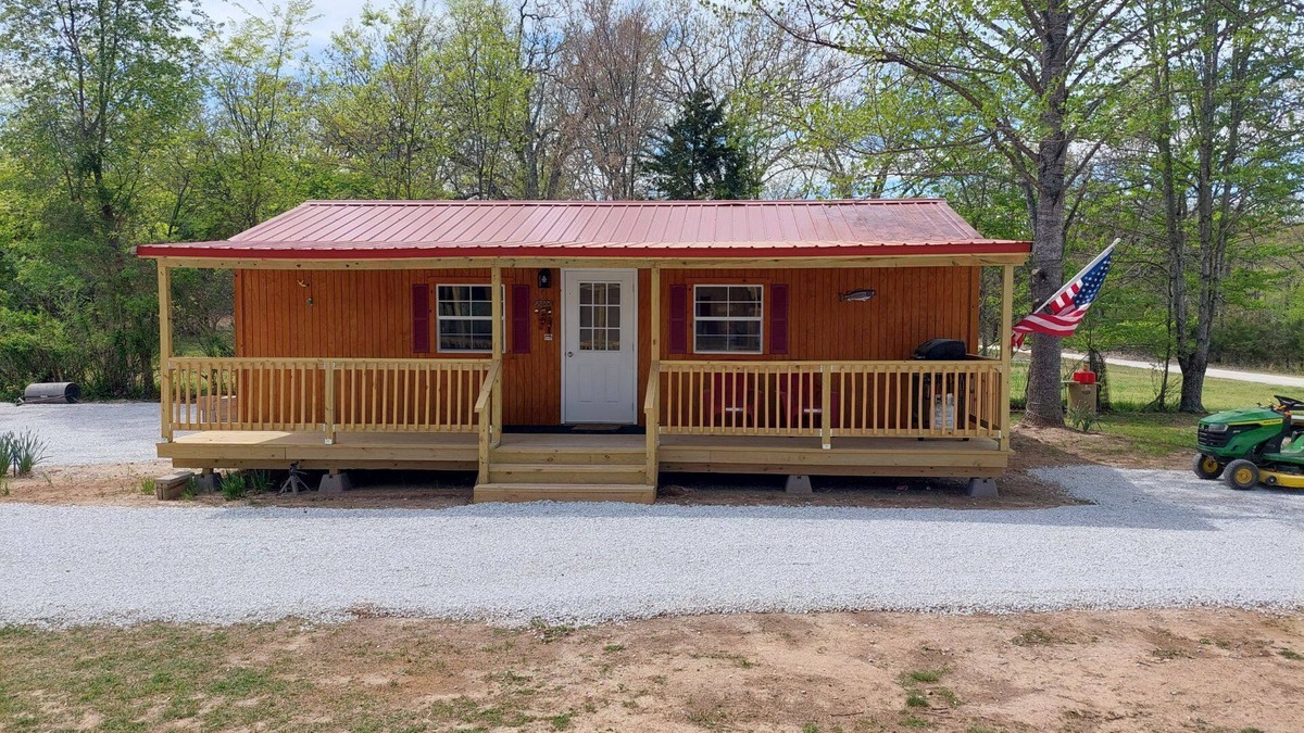 Yellville Cabin | Beautiful Cedar Cabin on Bullshoals Lake