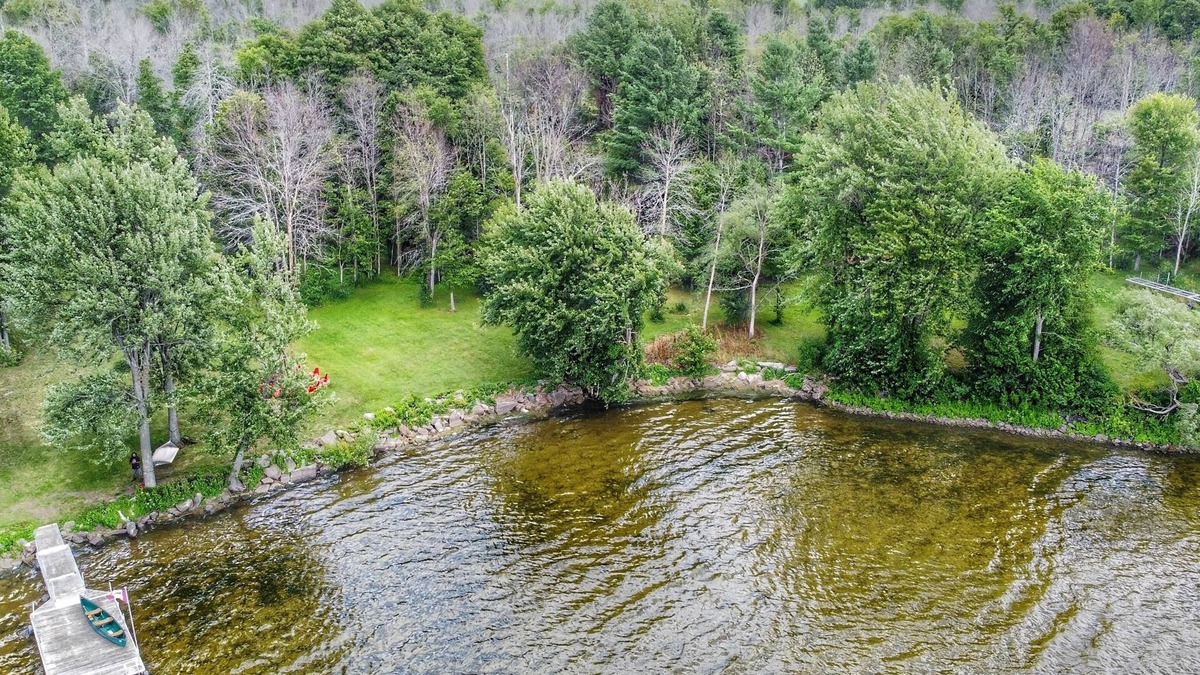 Beckwith House | Beautiful Chalet on the Lake!
