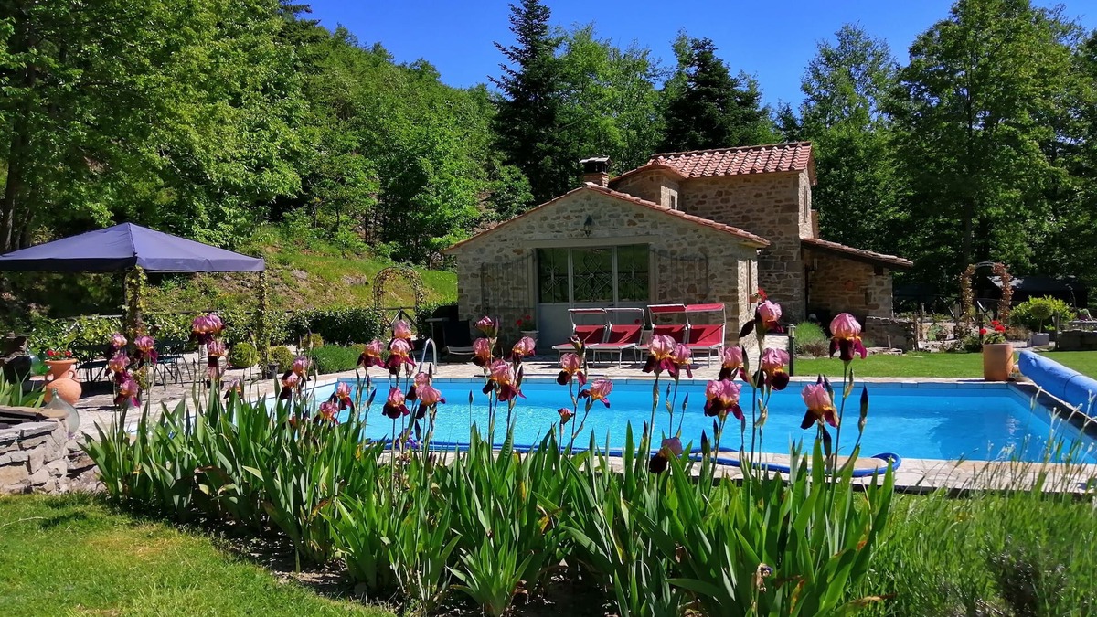 Caprese Michelangelo Villa | BEAUTIFUL CHESTNUT BARN FOR 2 IMMERSED IN NATURE - PRIVATE POOL - DOG FRIENDLY