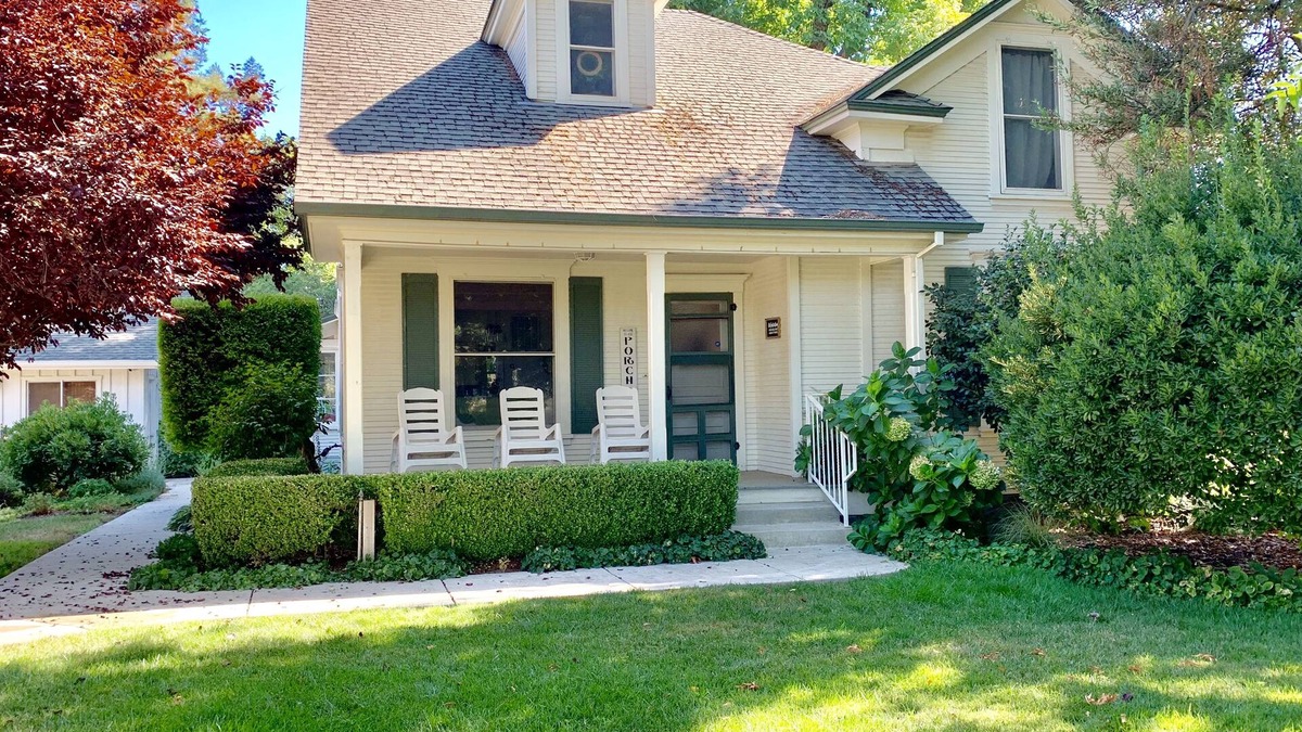 Chico House | Beautiful Chico Farmhouse With Room for All…10 beds!