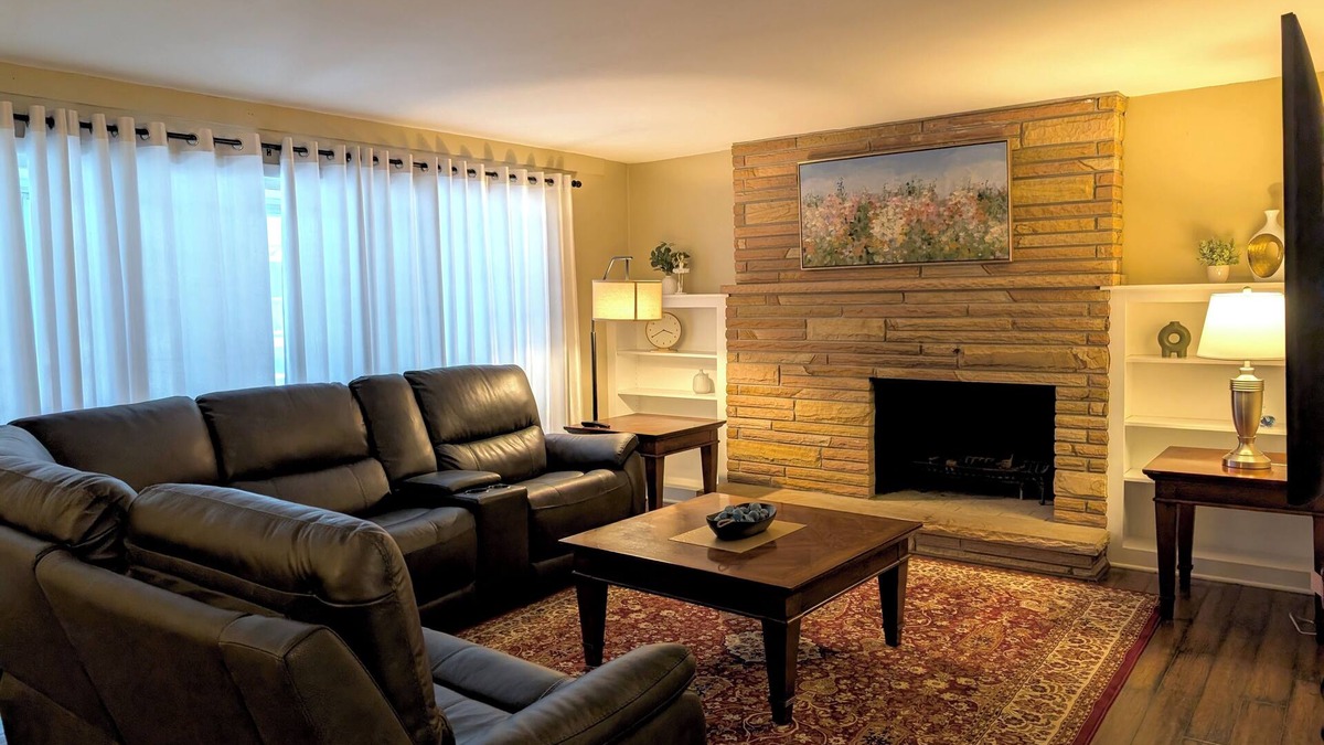 East Amherst House | Beautiful Clarence Home in Central Location
