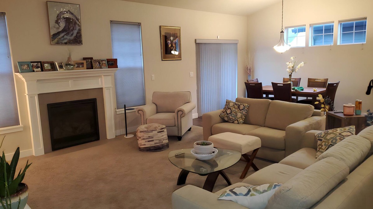 Bethel-Danebo House | Beautiful & Comfortable 3 Bedroom Home Minutes from the Airport and Downtown