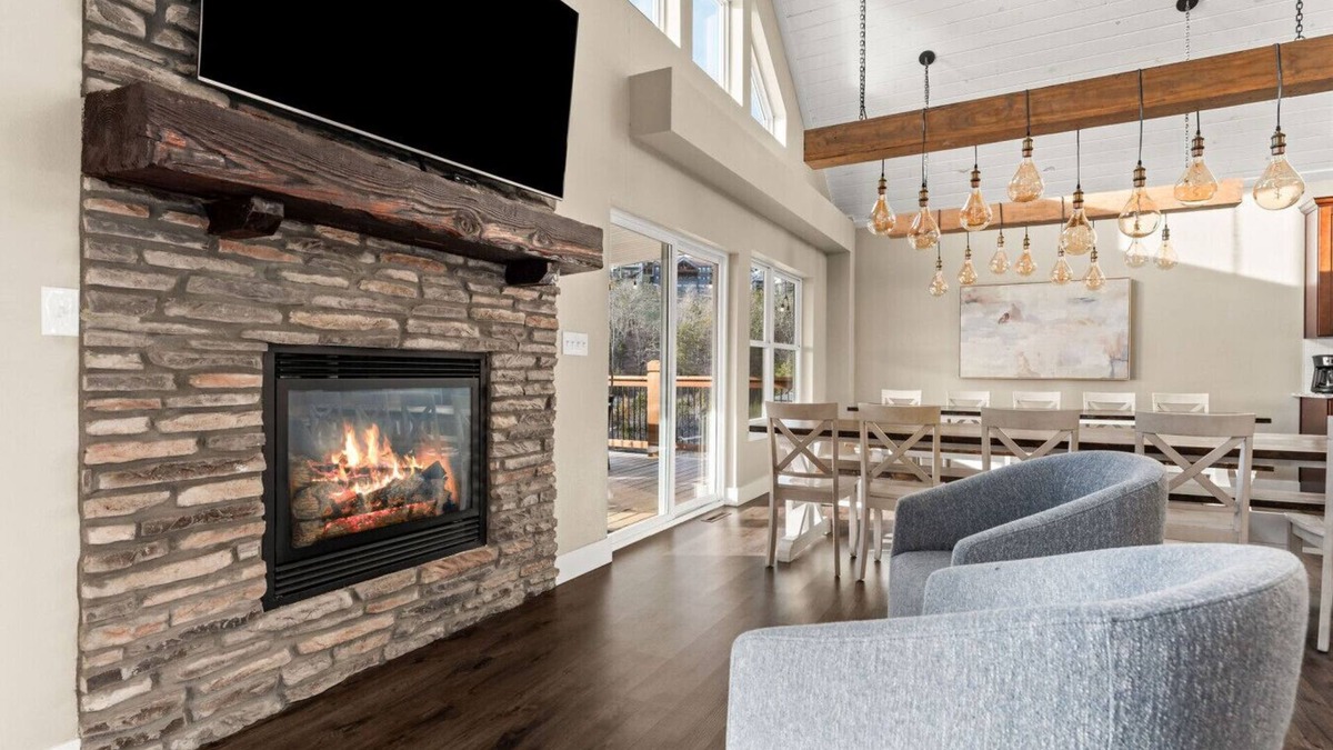 Table Rock House | Beautiful, Comfortable, & Spacious: Lakeview with Hot Tub and Entertainment Room