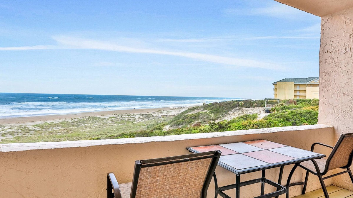 American Beach Condo | Beautiful Condo with Gorgeous Ocean Views from Balcony + Shared Pool & Free WiFi