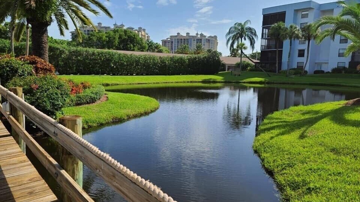 Fort Myers Condo | Beautiful condo located directly on the River with pool side & lake views