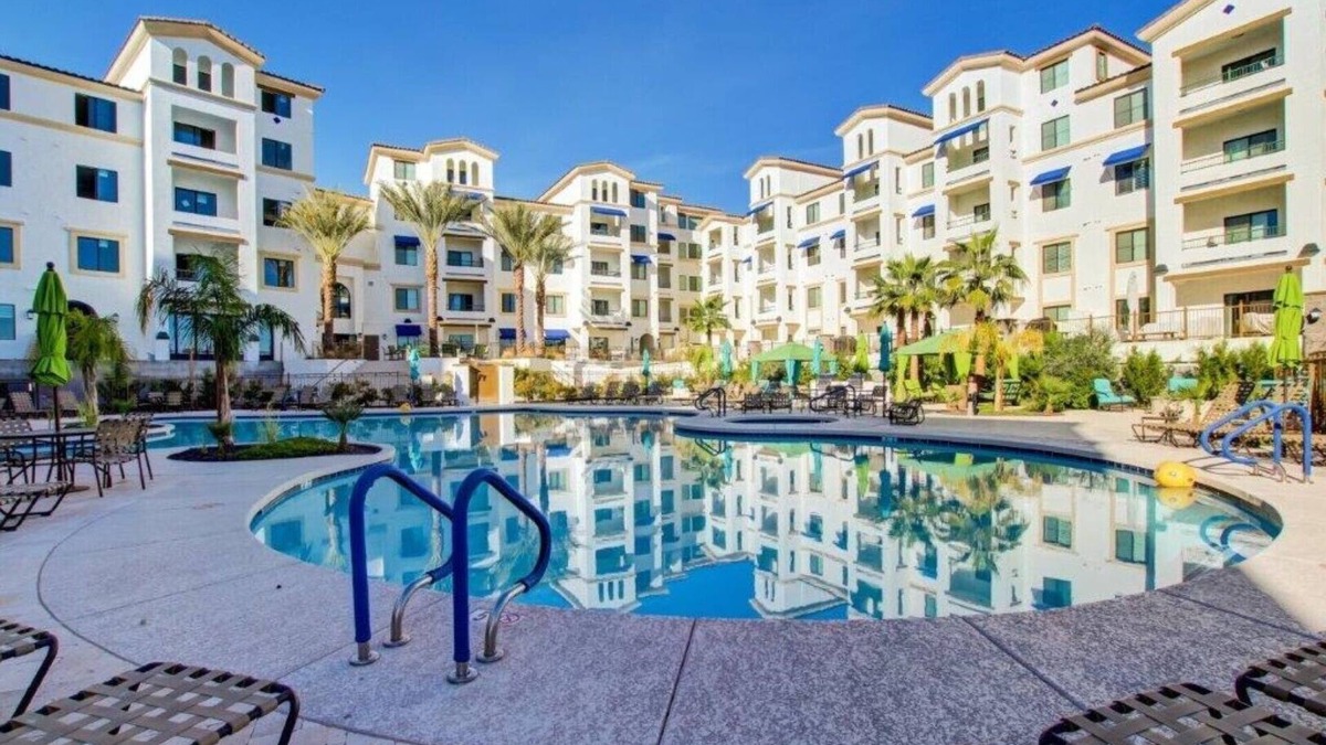Ocotillo Condo | Beautiful condo at the luxurious resort style "THE CAYS" in DOWNTOWN OCOTILLO!