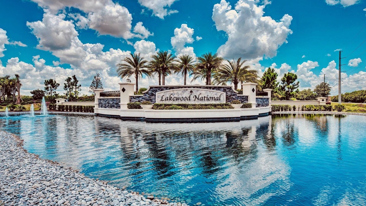 Lakewood Ranch Condo | Beautiful Condo located on Golf Course in a 24x7 Gated Community with Amenities!