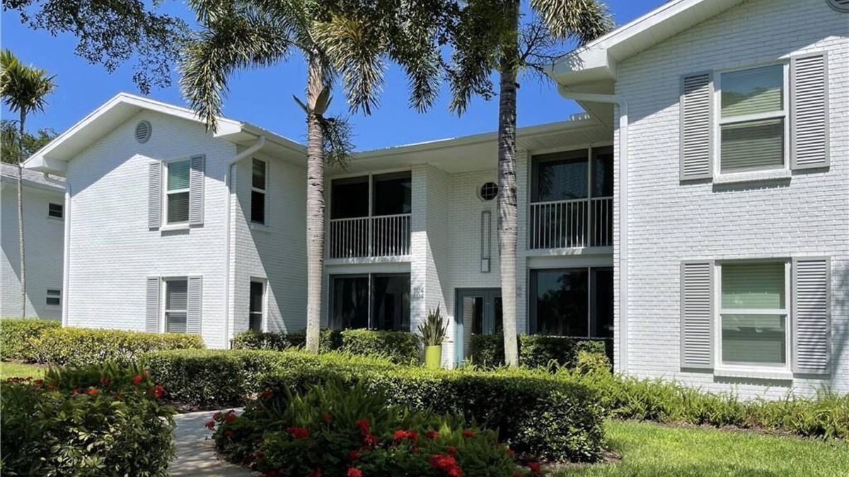 Ridge Lakes Condo | Beautiful Condo - minutes from beach, design district, restaurants and more!