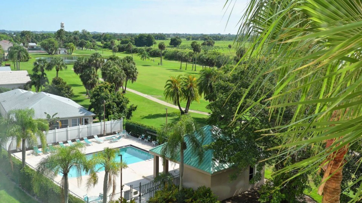 Palmetto Apartment | Beautiful Condo "Point of View" Terra Ceia Bay Golf and Tennis Club