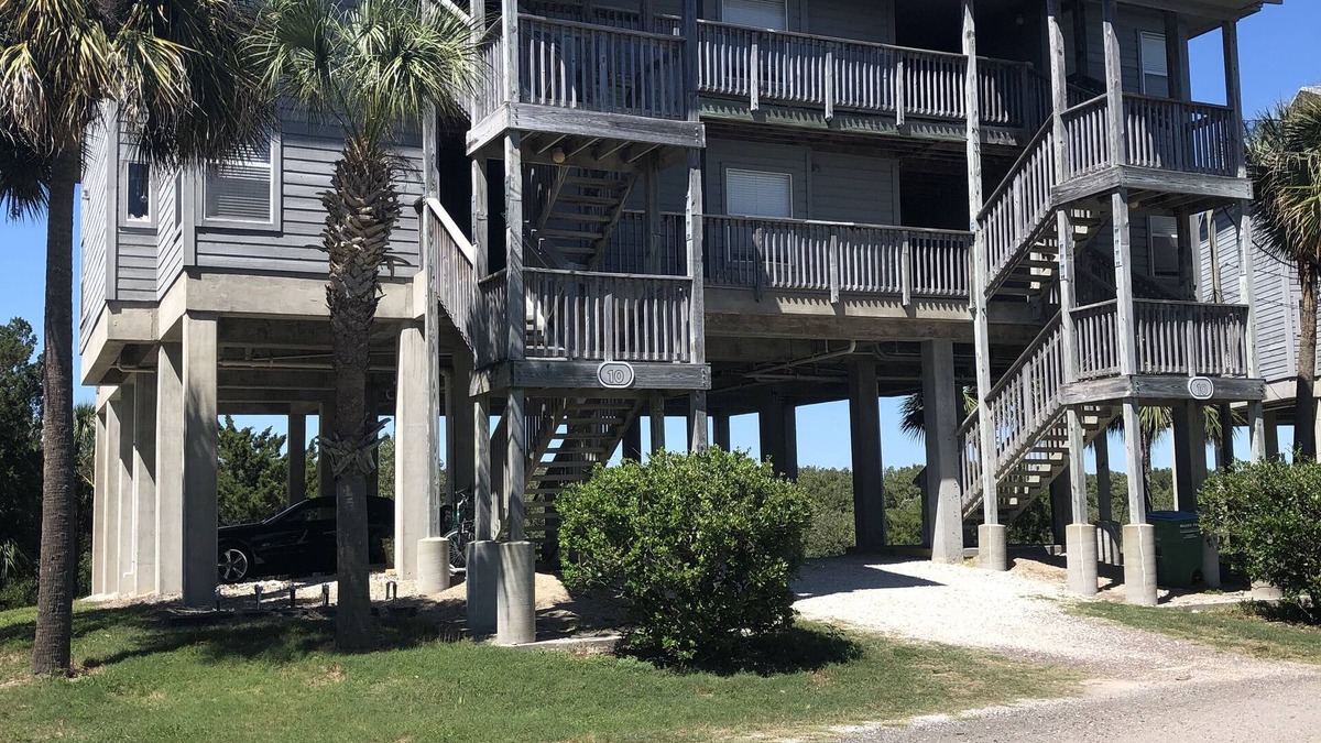 Cedar Key Condo | Beautiful condo with Inter-coastal views. 2 Kayaks and one Paddle board.