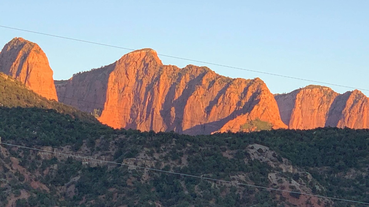 New Harmony House | Beautiful contemporary Loft House above barn. Fabulous views of Kolob Canyon.