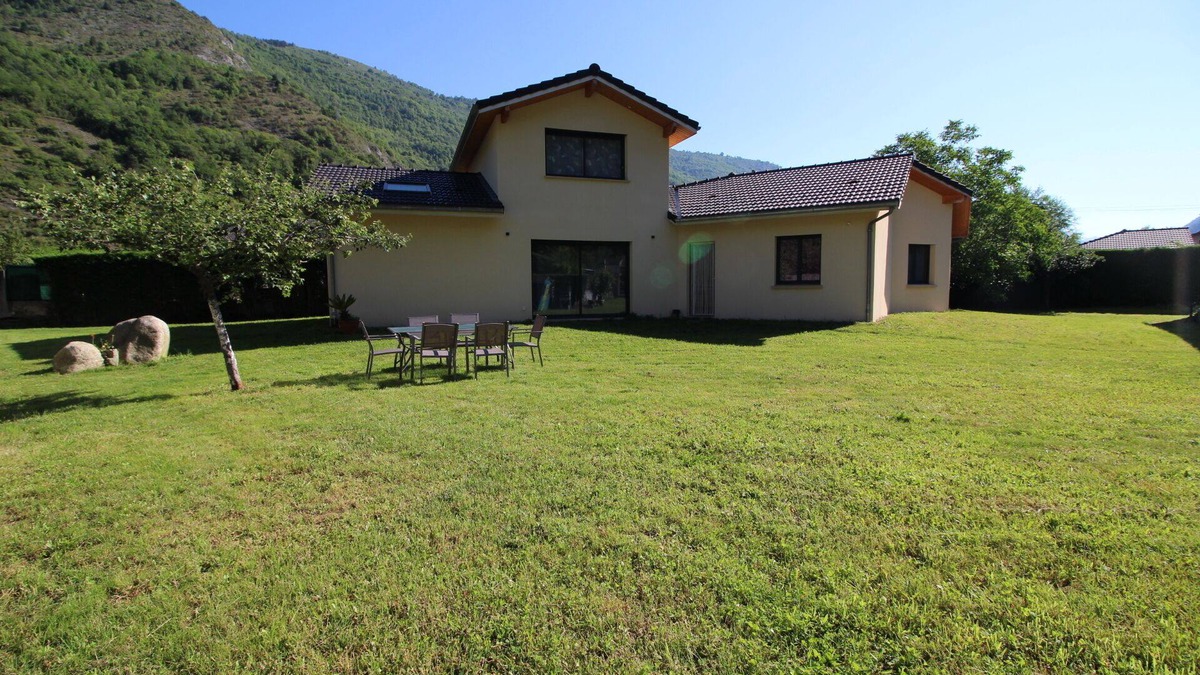 Vicdessos House | BEAUTIFUL CONTEMPORARY VILLA CLOSE TO HIKING AND SKI RESORT
