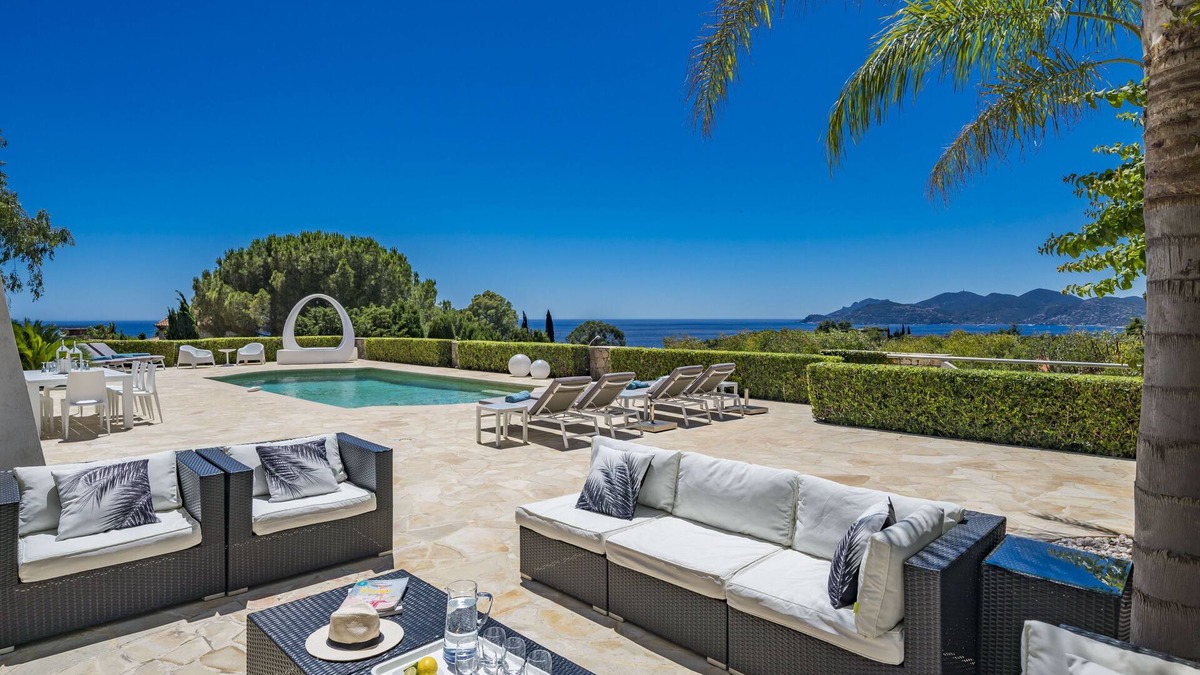 La Croix des Gardes Villa | Beautiful contemporary villa, with splendid panoramic sea view