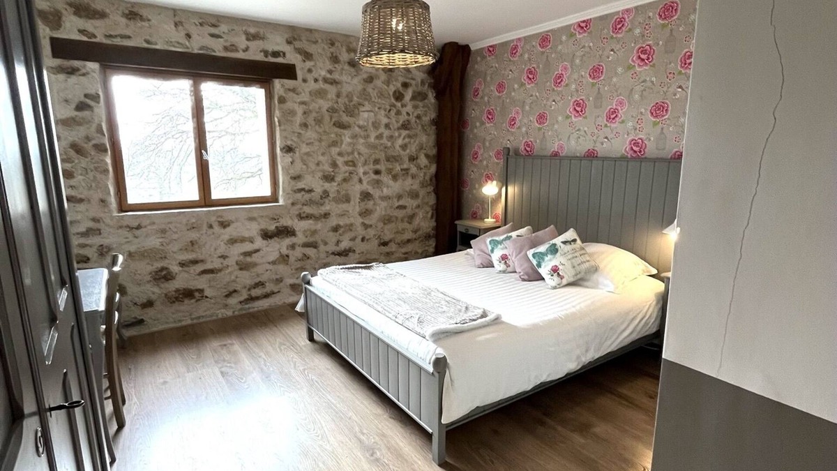 Espinasse House | Beautiful converted barn in open countryside