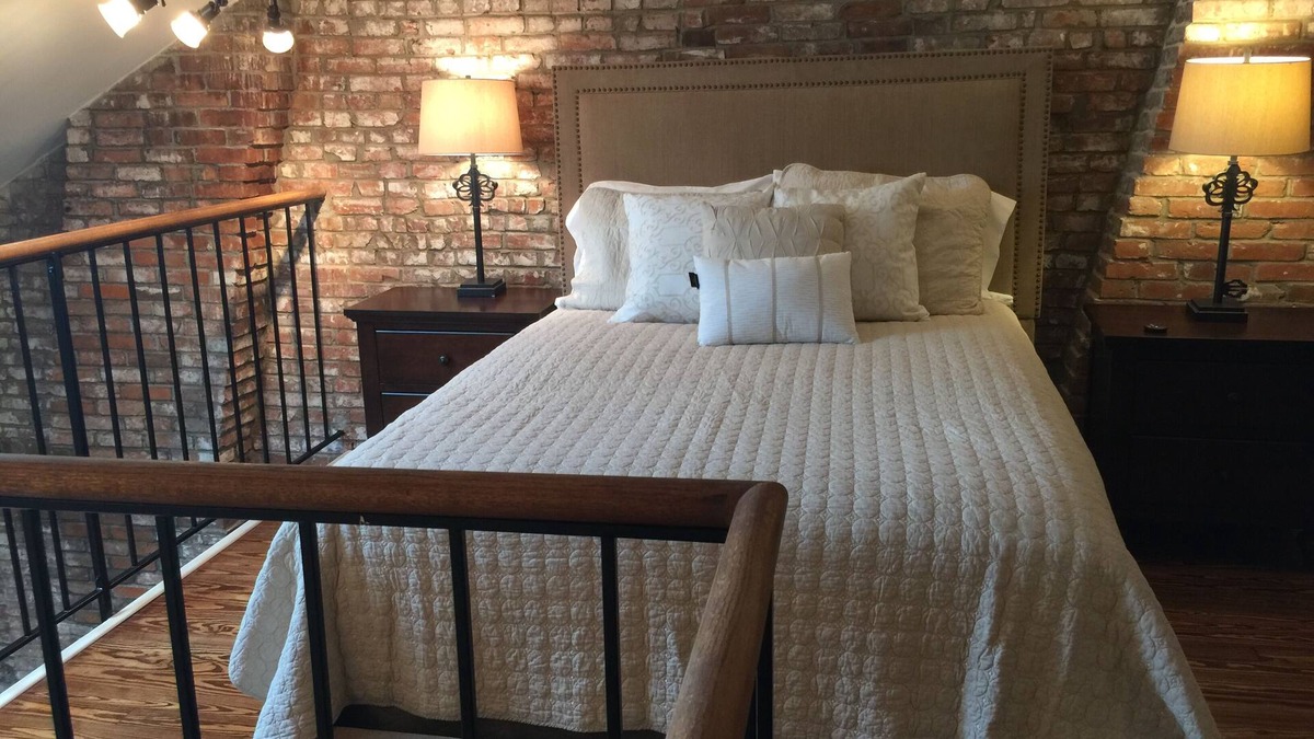 Soulard Apartment | Beautiful Corporate Loft Suite In Historic Soulard