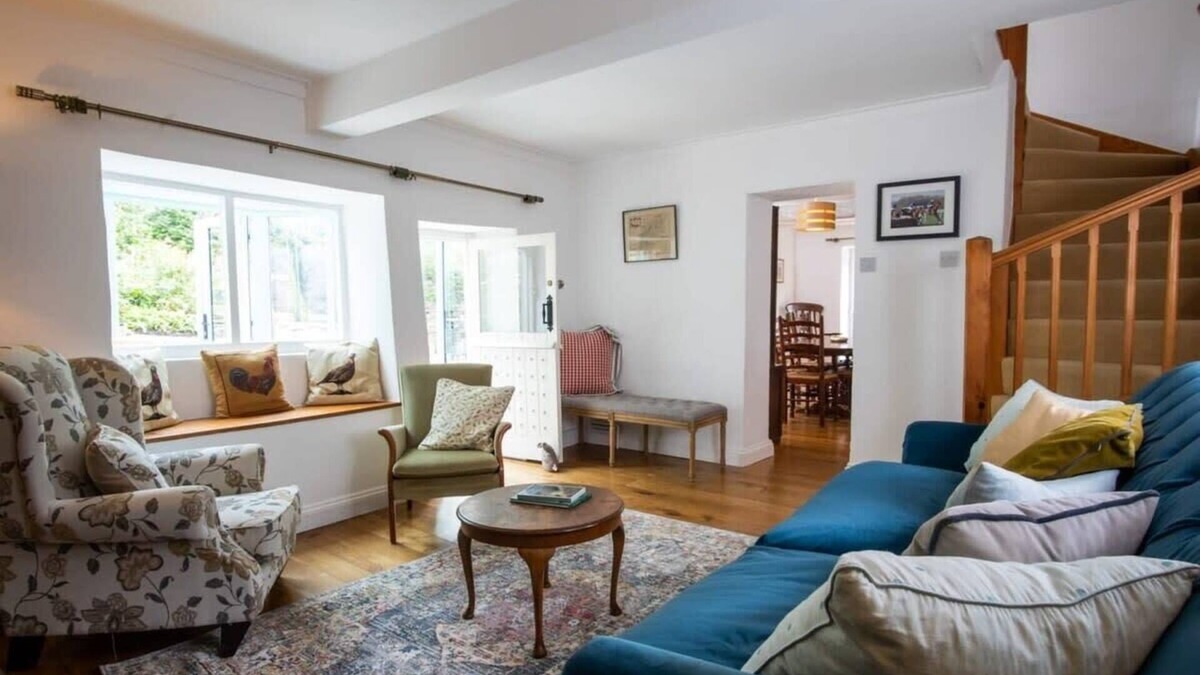 Inchbrook House | Beautiful Cotswolds Cottage & Garden