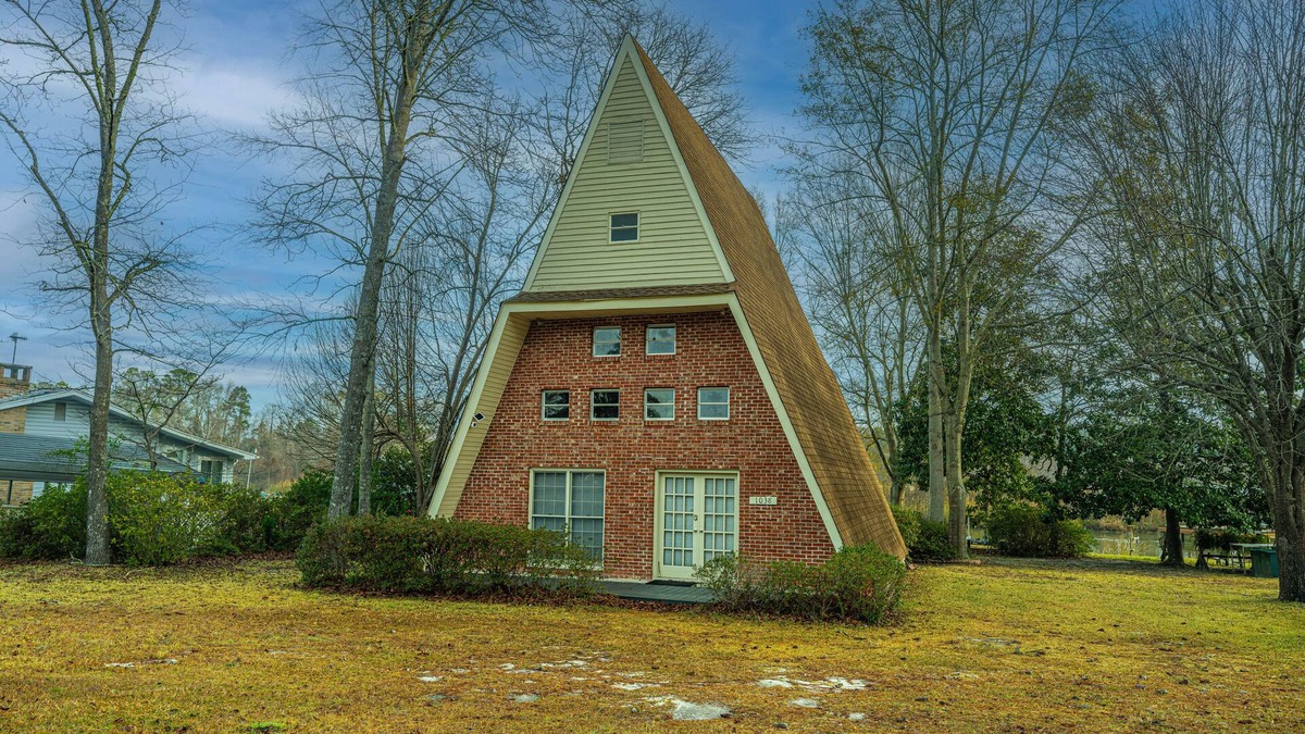 Cross House | Beautiful Cottage between Lake Moultrie and Lake Marion