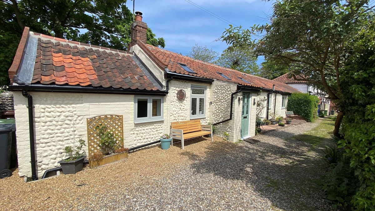 Mundesley Cottage | Beautiful Cottage by the Sea. Enhanced Cleaning luxury space unlimited free WiFi