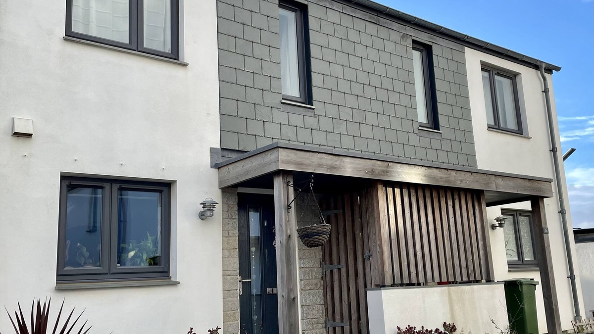 Crantock Cottage | Beautiful Cottage close to the beach w/sunny garden