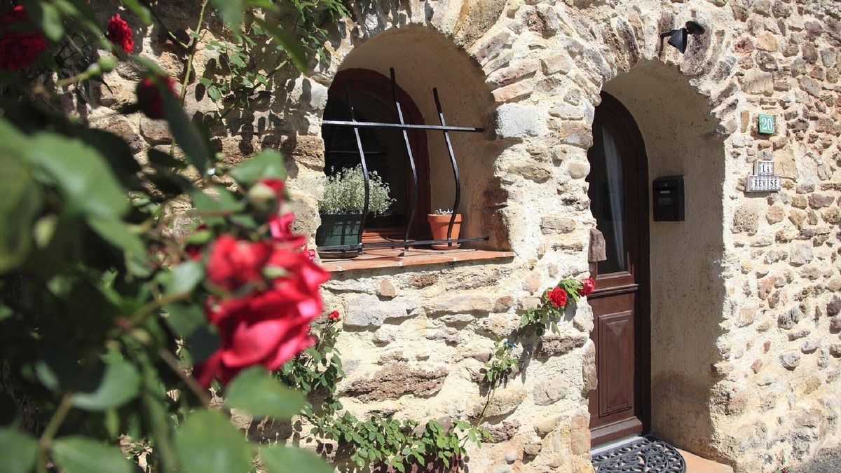 Cebazan Cottage | Beautiful cottage in a peaceful village known for its stunning walks and wine.
