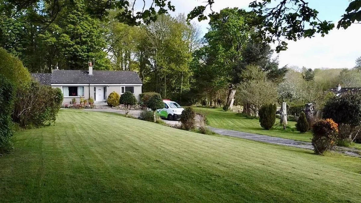 Murthill Cottage | Beautiful cottage in peaceful location w/hot tub. 10mins from centre of Dundee.