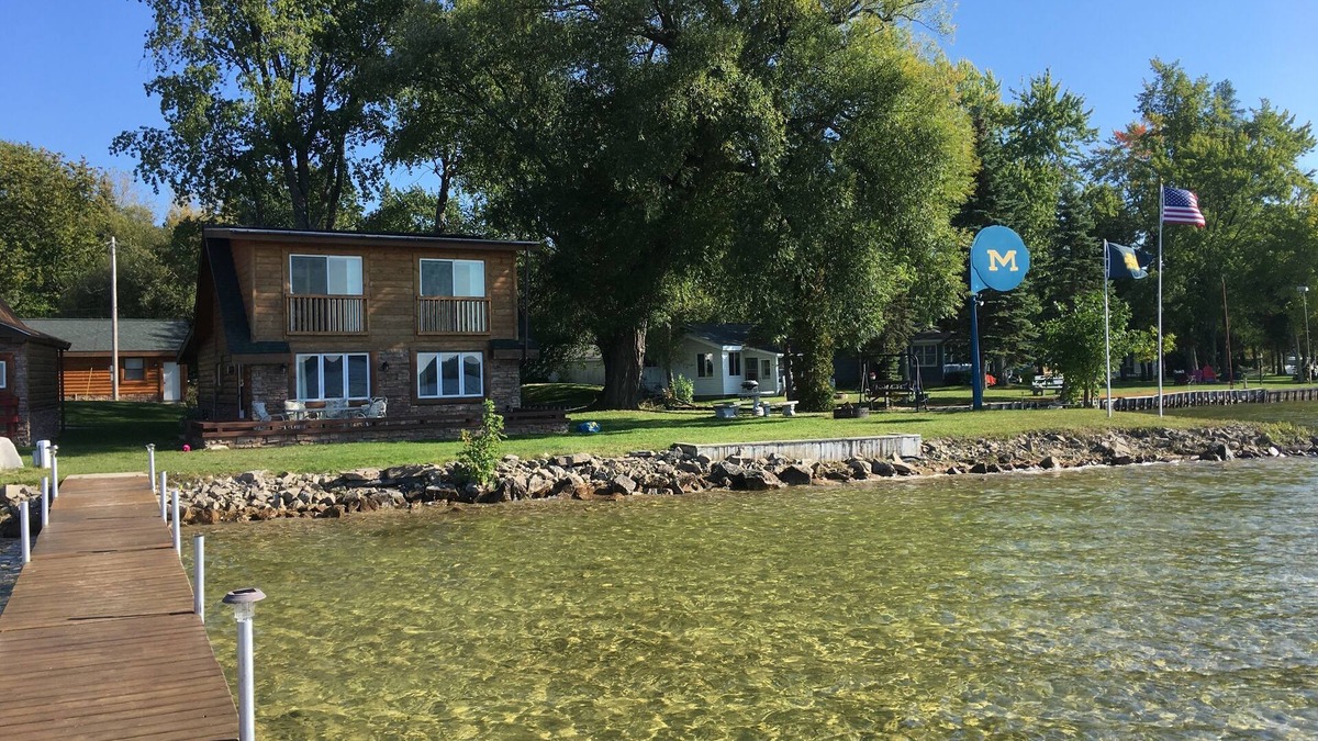 Indian River Cottage | Beautiful Cottage on Mullett Lake