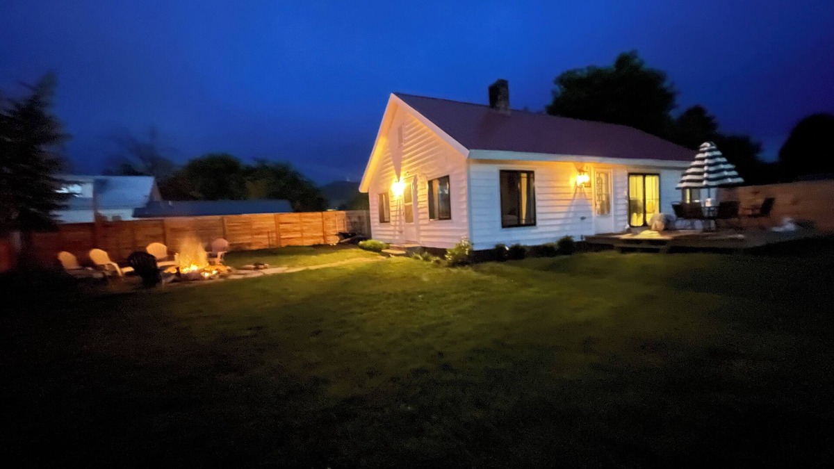 Missoula House | Beautiful Cottage with private fenced yard and fire pit!