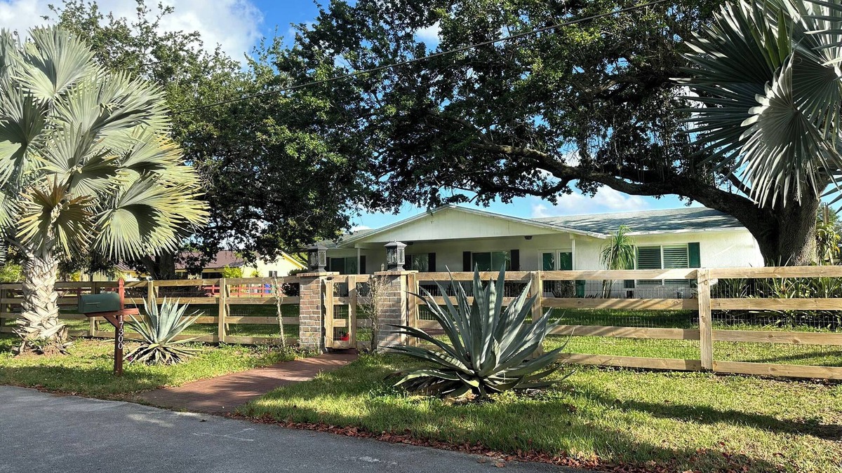 Weston House | Beautiful Country Home in South Florida