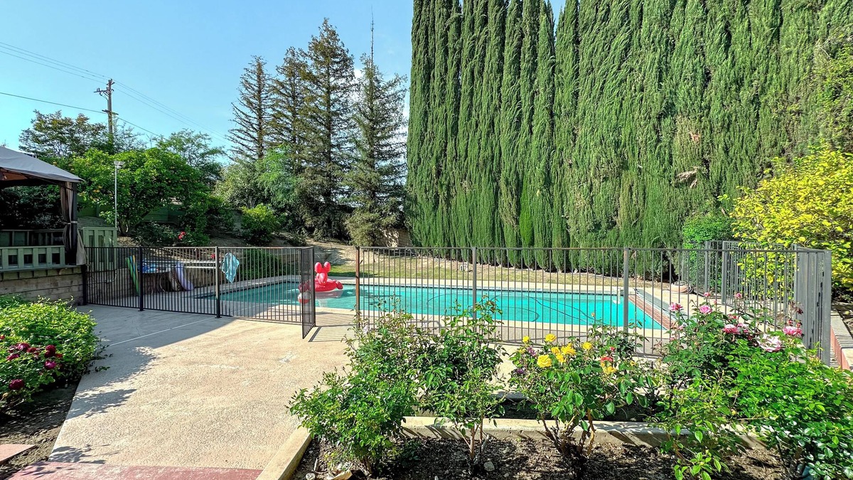 Bakersfield House | Beautiful Country Club Pool Home, Fenced Yard, Pets and children Welcome!