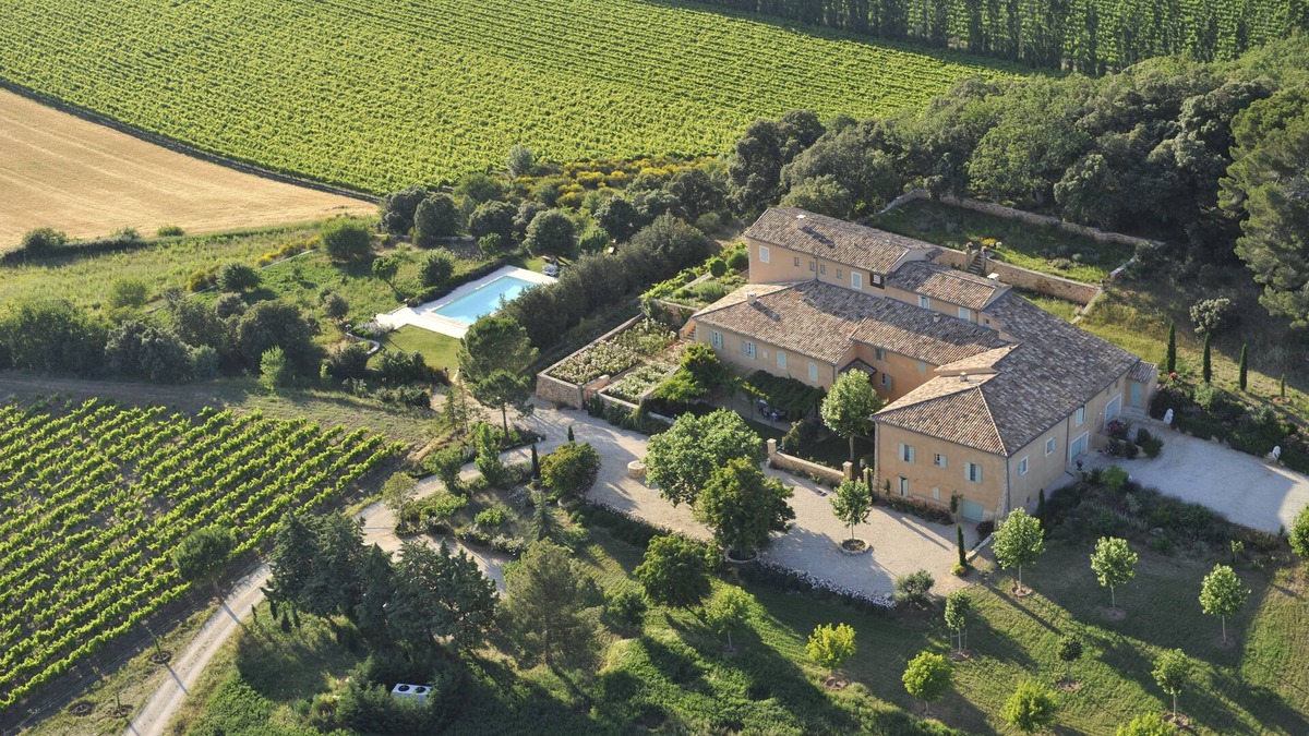 Rustrel House | Beautiful country house with swimming pool facing the Colorado Provençal