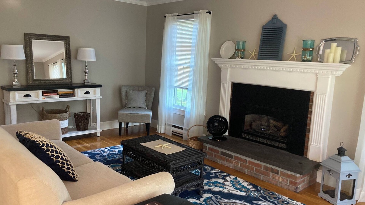 Portsmouth House | Beautiful Country Setting Near Newport
