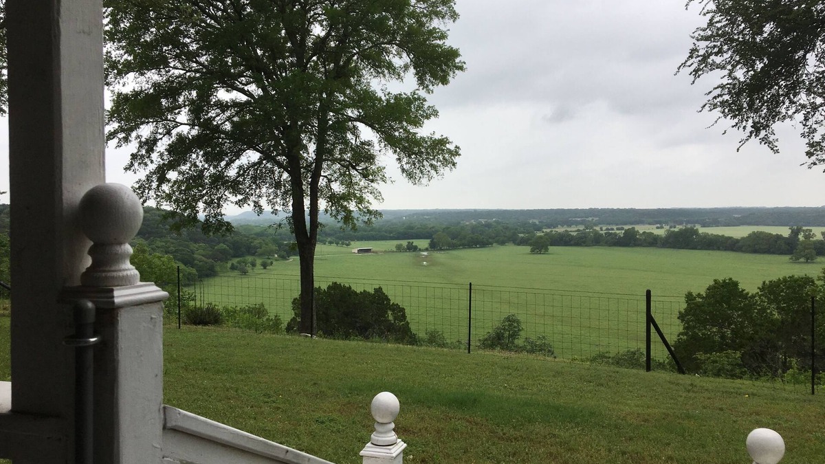 Valley Mills House | Beautiful country style home on secluded,fenced acreagenOnly 25 miles to Silos