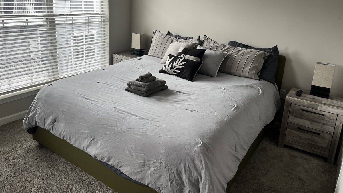 Northlake Apartment | Beautiful couples getaway w/ private chef