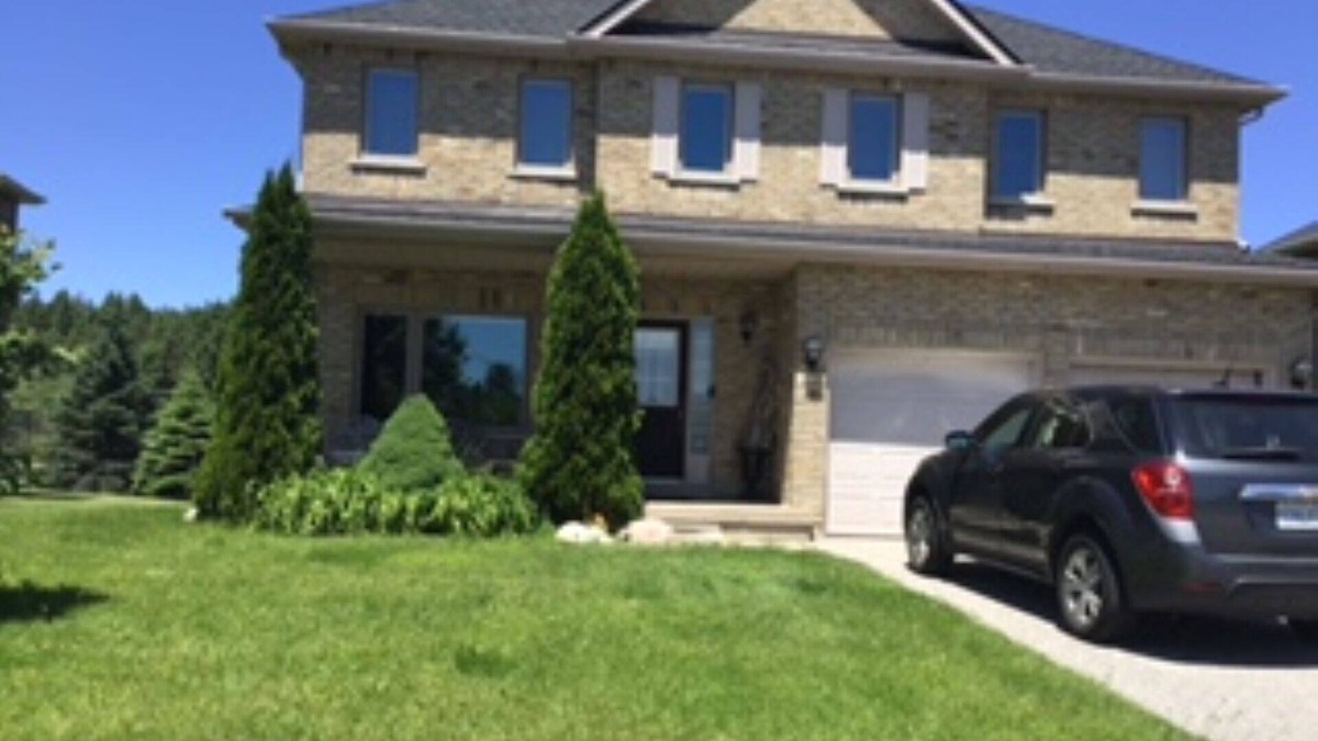 Collingwood House | BEAUTIFUL Cozy 5BDRM House - only 3 minute drive to Blue Mountain