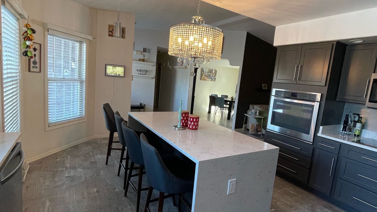 Iron Mountain House | Beautiful, cozy house in the best neighborhood