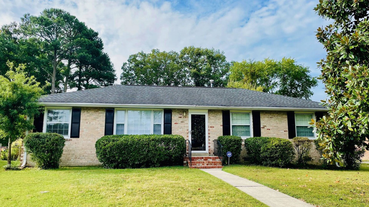 Richmond House | Beautiful, cozy ranch home! Private backyard!