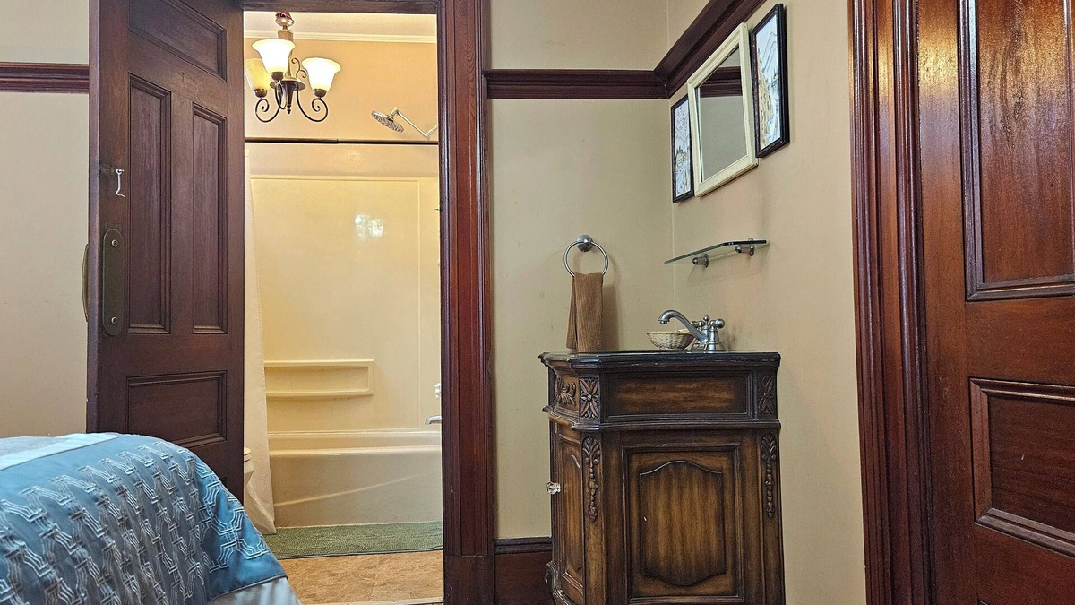 Bangor House | Beautiful, Cozy Victorian B & B in historic Bangor with WiFi and AC