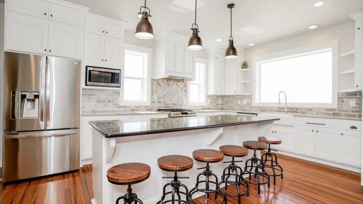 Idaho Falls House | Beautiful custom home overlooking the Snake River valley