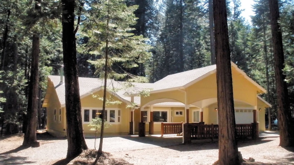 Shingletown House | Beautiful Custom Home near Lake McCumber & Mt Lassen