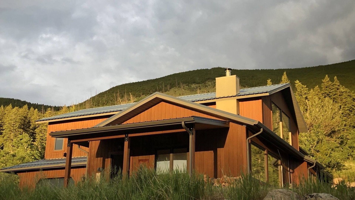 Roscoe House | Beautiful custom home in the Beartooth mountains. Horse friendly